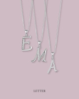 Hopeinen riipus Letter-ketjulla, jossa on kuutiosirkoniaa